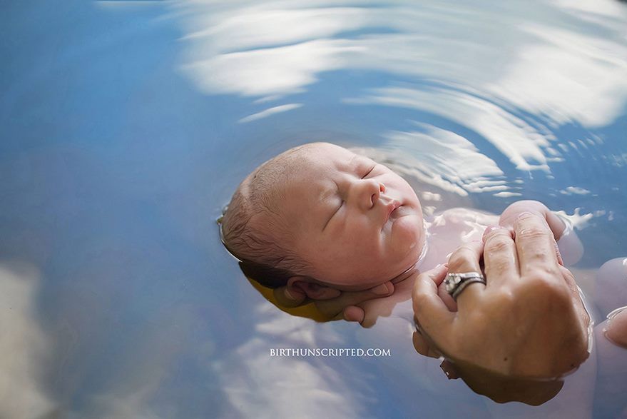 Tak rodzą kobiety. Niesamowite zdjęcia z porodów, które zebrano i wyróżniono w największym tego typu konkursie fotograficznym na świecie