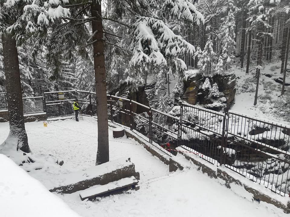 Karkonosze. Trudne warunki w górach. Pierwszy stopień zagrożenia lawinowego