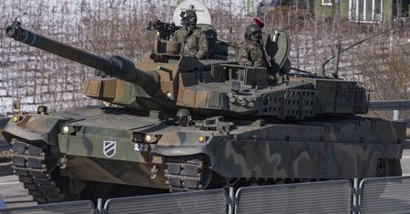 Bogacą się dzięki Ukrainie. Polska kupiła od nich czołgi