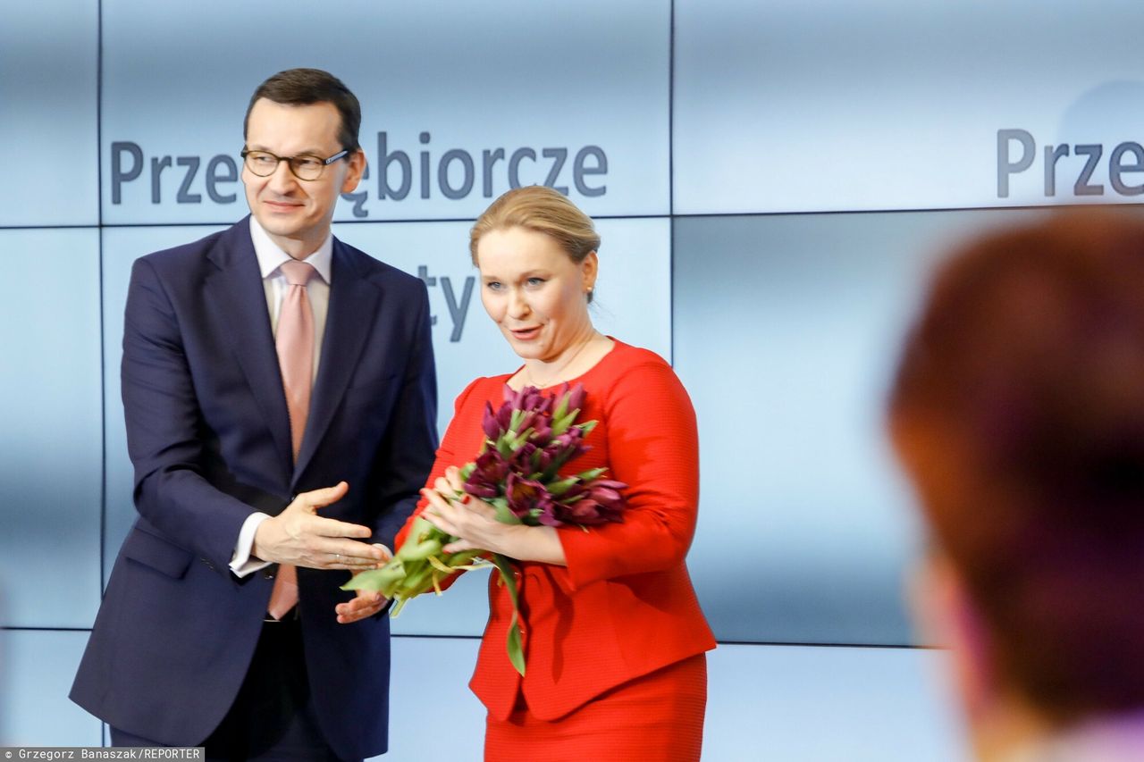 Andżelika Możdżanowska z premierem Mateuszem Morawieckim podczas konferencji "Przedsiębiorcze Kobiety"