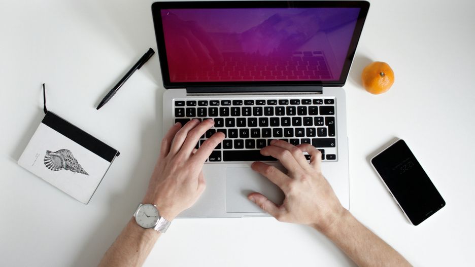 laptop komputer praca zdalna