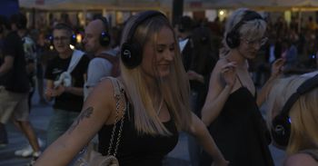 Kielce: Silent Disco w sercu miasta. Super zabawa na cichej dyskotece
