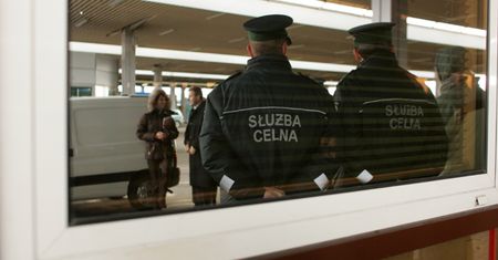Celnik zwykle wchodzi bez zaproszenia