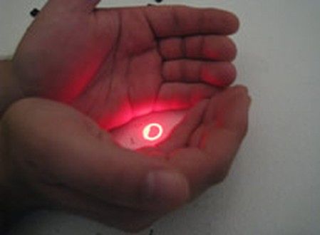 Jak złapać światło w ręce, czyli zabawy laserem (wideo)