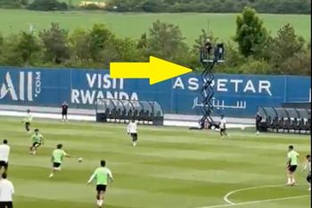 Gdzie on się wdrapał? Trener PSG nie chce niczego przegapić