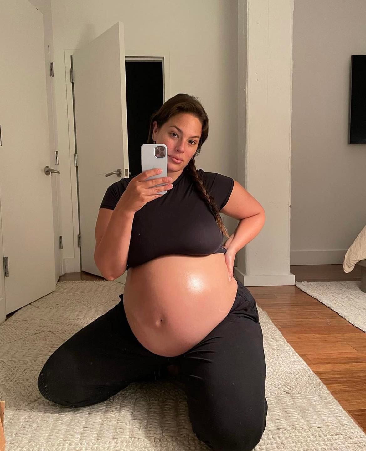 Ashley Graham pokazała rozstępy na brzuchu po bliźniaczej ciąży