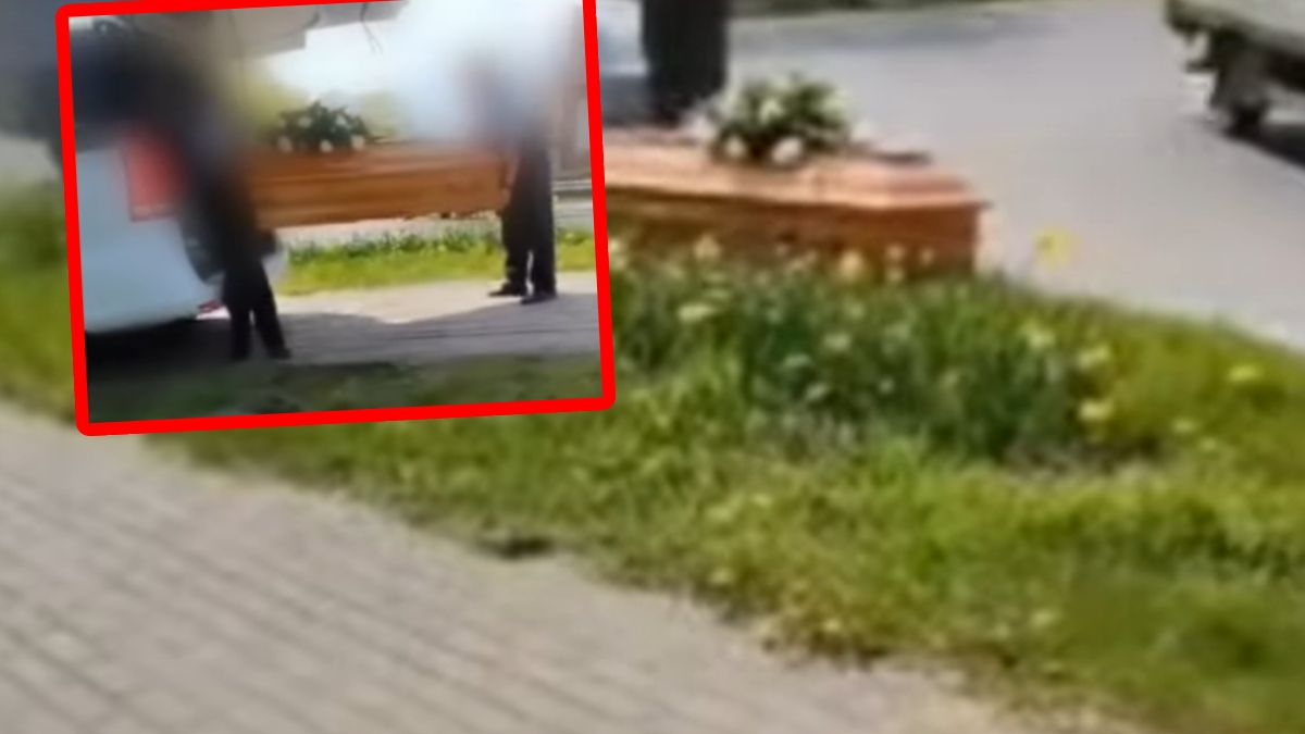 Trumna leżała na środku drogi