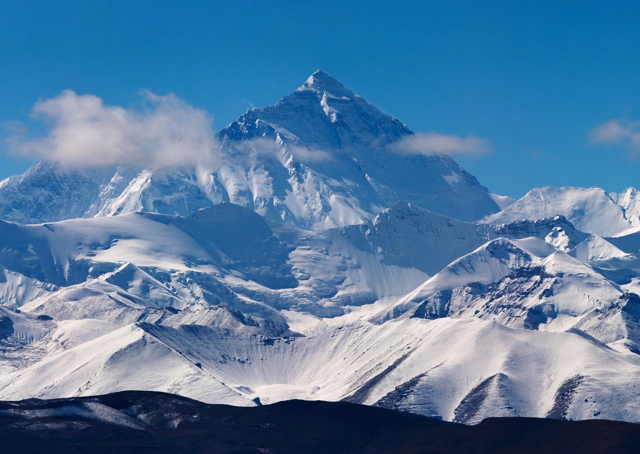 Zamieć śnieżna uwięziła setki turystów u stóp Mount Everestu