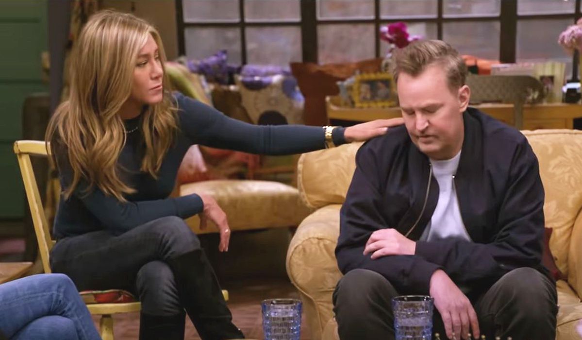 "Przyjaciele: spotkanie po latach" . Trudny moment dla Matthew Perry'ego. Na szczęście obok siedziała Jennifer Aniston.