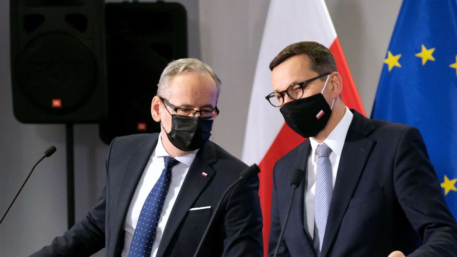 Konferencja rz?dowa w Ministerstwie ZdrowiaFot. Mateusz Grochocki/East News, Warszawa, 30.07.2021. Ministerstwo Zdrowia. Konferencja prasowa premiera Mateusza Morawieckiego (P), ministra zdrowia Adama Niedzielskiego (L) oraz szefa KPRM Michala Dworczyka.Mateusz Grochocki