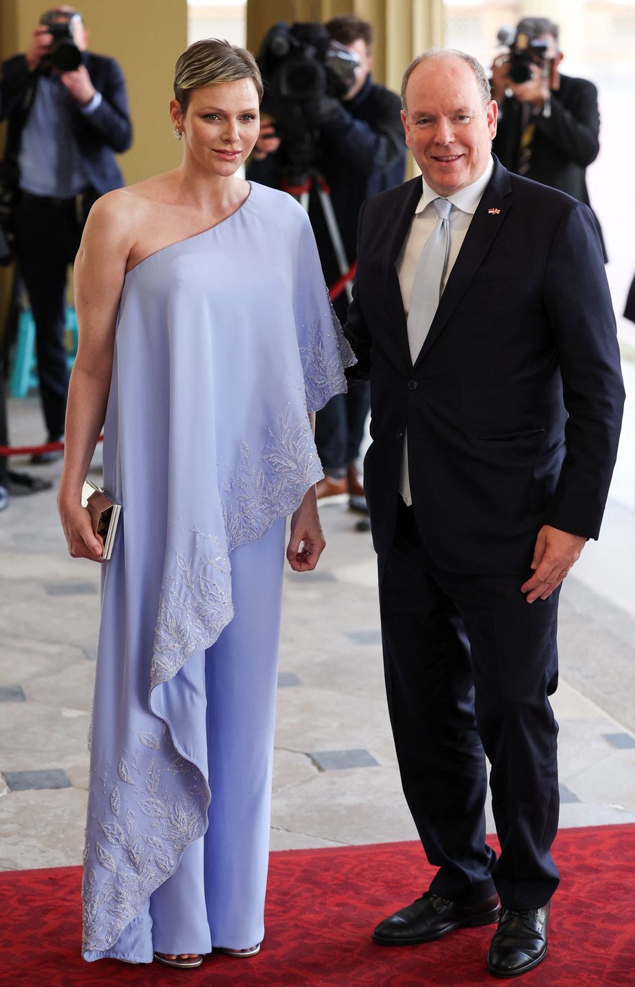 Książę Albert założył krawat pasujący kolorem do stroju żony