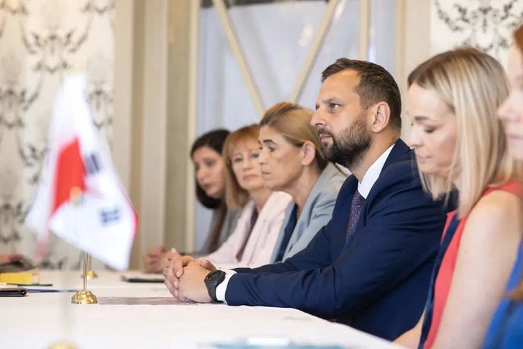 Materiał Prasowy UM