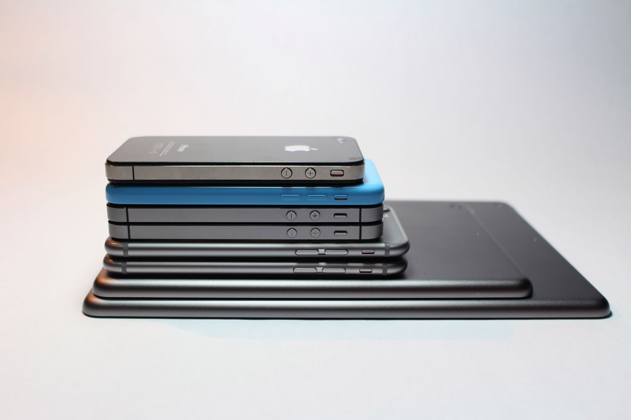 Oto świetna porównywarka smartfonów w 3D: iPhone XS, Galaxy S9 i wiele innych modeli