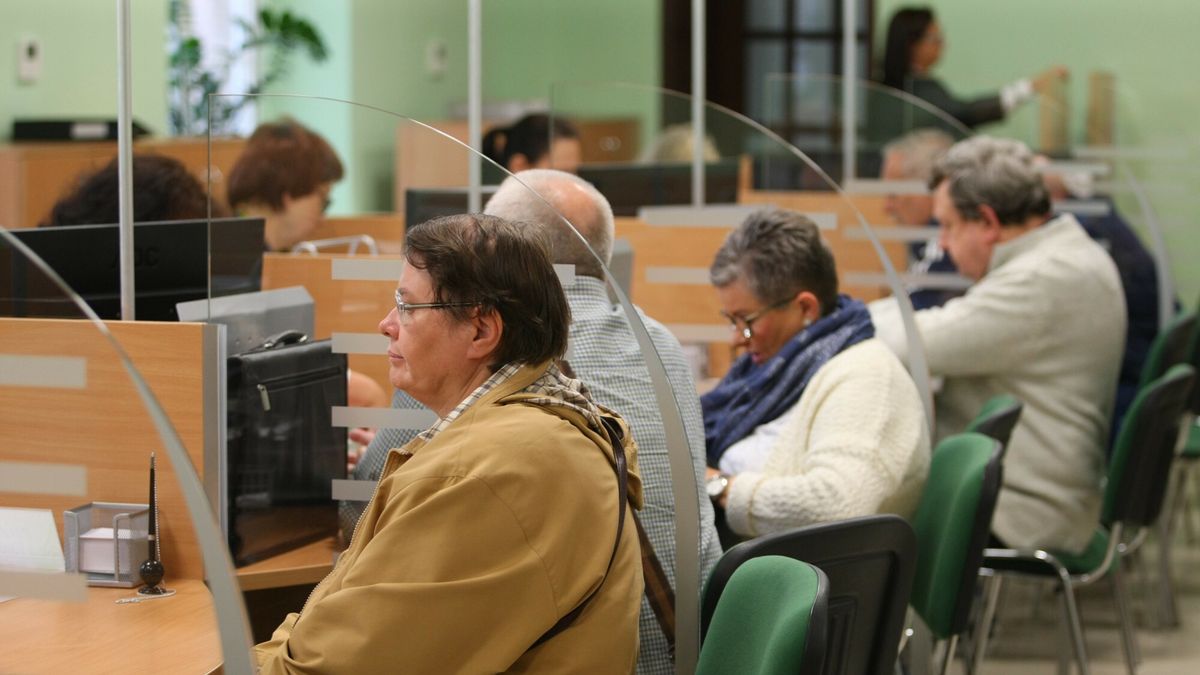 Kolejki do sk?adania wniosk�w o emerytur? w ZUS
05.09.2017 WROCLAW  ZUS ZAKLAD UBEZPIECZEN SPOLECZNYCH EMERYTURA EMERYCI WNIOSKI O EMERYTURE   GAZETA WROCLAWSKA  TOMASZ HOLOD / POLSKA PRESS
FOT. TOMASZ HO