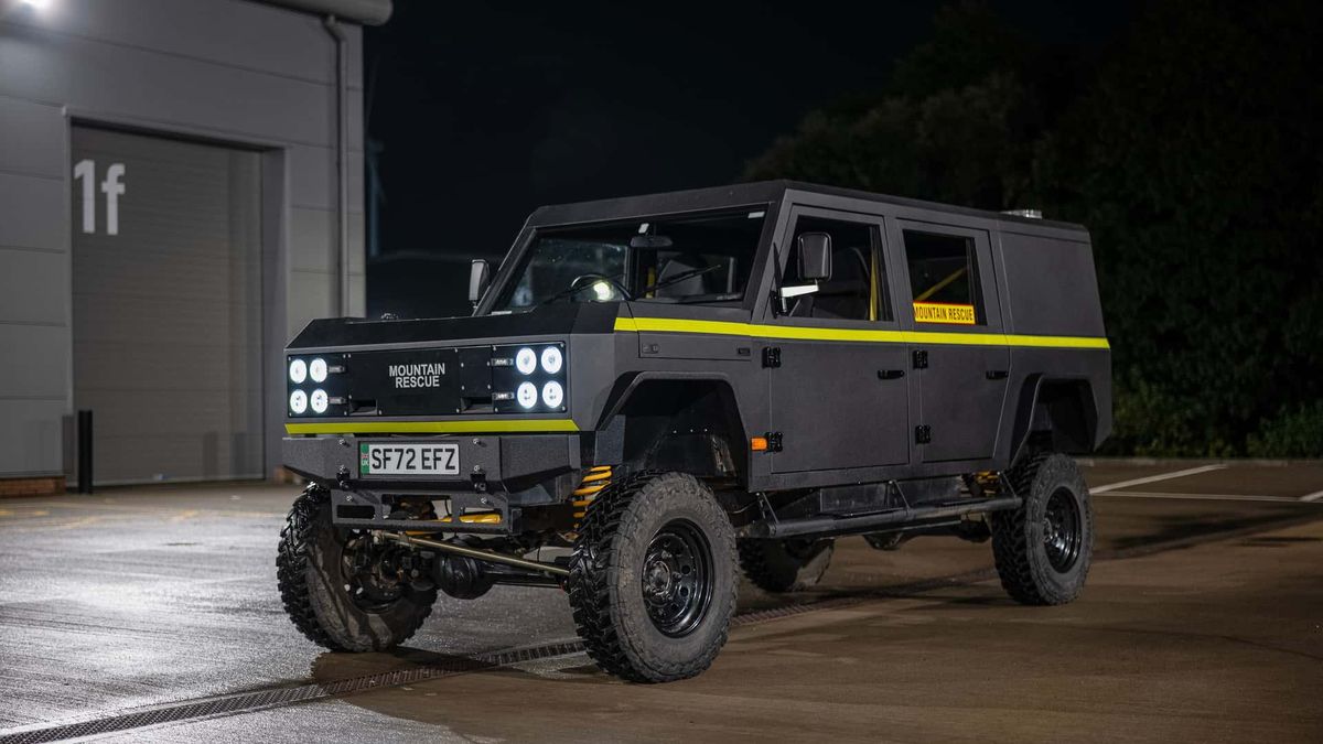 Pojazd posiada silnik elektryczny o mocy 375 KM