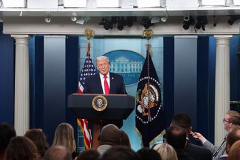 Trump pokazał prywatne wiadomości od Macrona. Teraz tłumaczy dlaczego