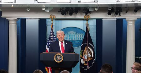 Trump pokazał prywatne wiadomości od Macrona. Teraz tłumaczy dlaczego