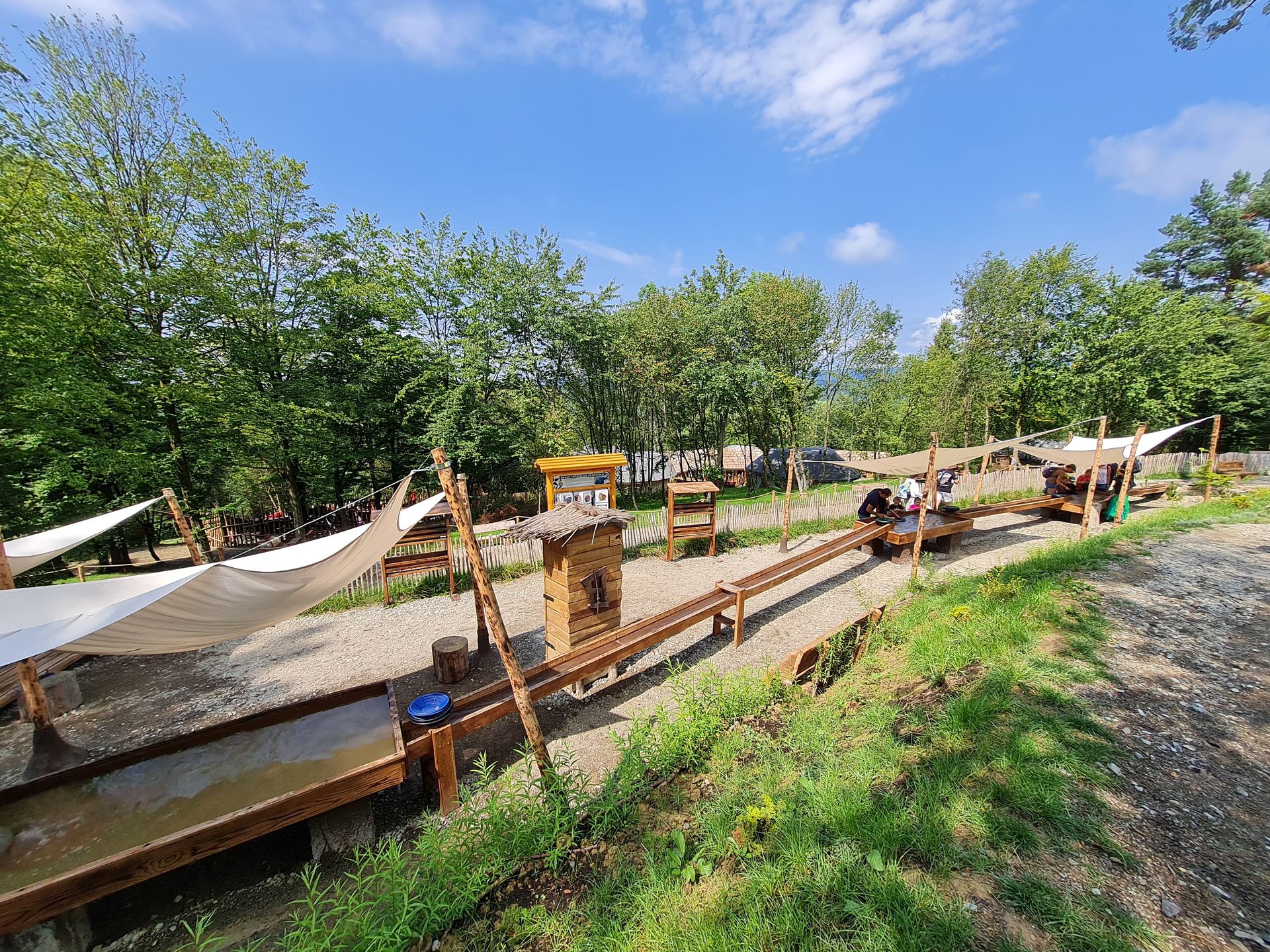 Park tematyczny "Tajemnicza Solina" powstał obok górnej stacji kolejki gondolowej w Solinie