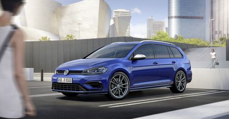 Volkswagen Golf R debiutuje w mocniejszym, odświeżonym wydaniu