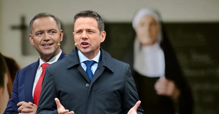 Zakonnica ukarana za słowa o Trzaskowskim i Nawrockim na lekcji