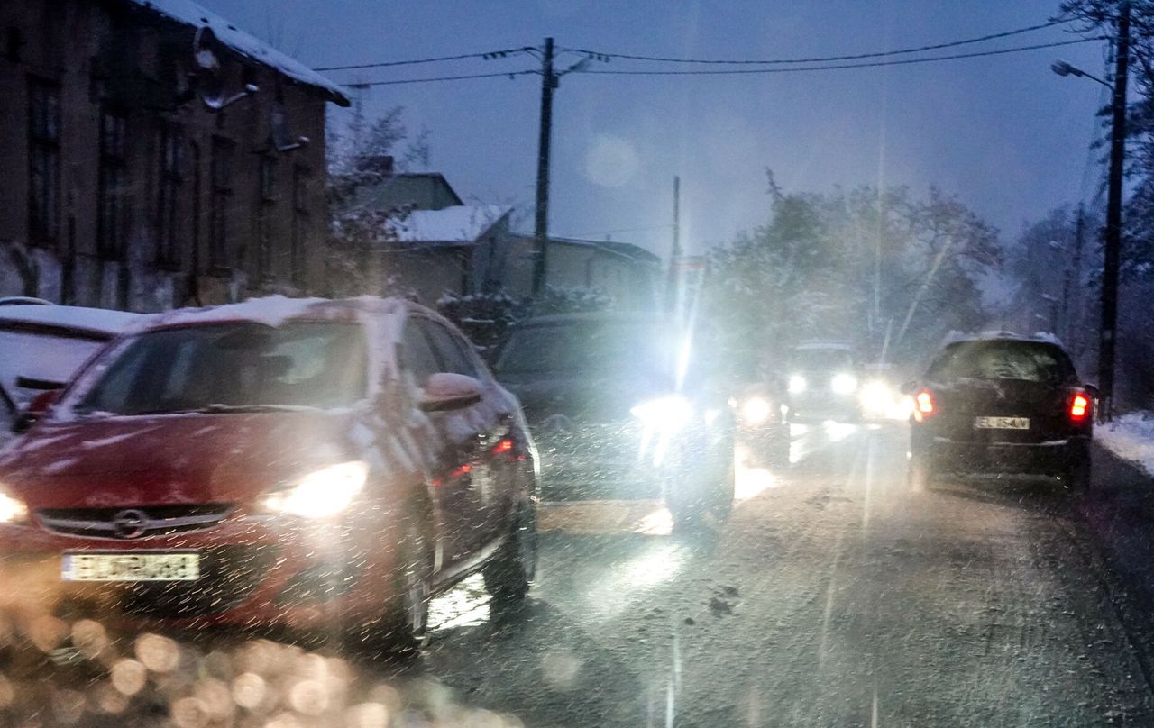 Dramat pogodowy w okolicy Tylic. "Ludzie dzwonią, że stoją tam z dziećmi"