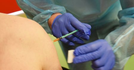 Szczepionka przeciw Omikronowi. Komunikat firmy AstraZeneca
