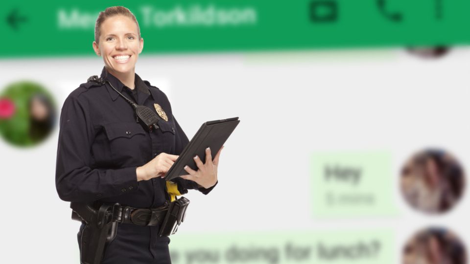 Policjantka z tabletem