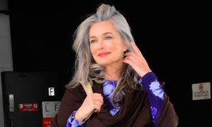 Niedawno skończyła 61 lat. Teraz pokazała się w bikini