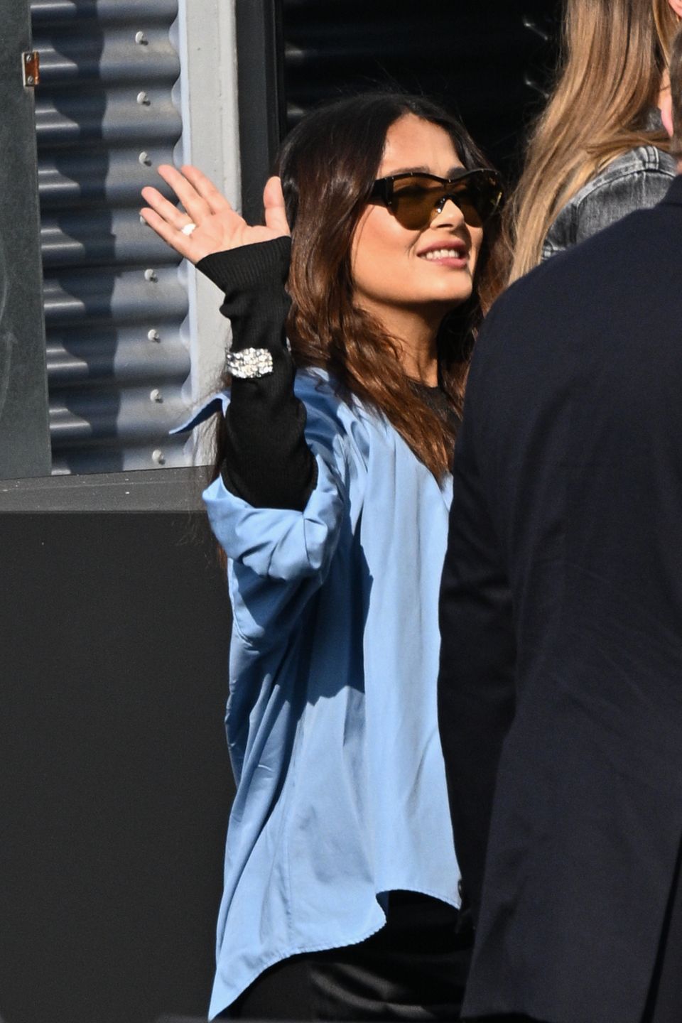 Salma Hayek na pokazie z mężem, córką i pasierbicą