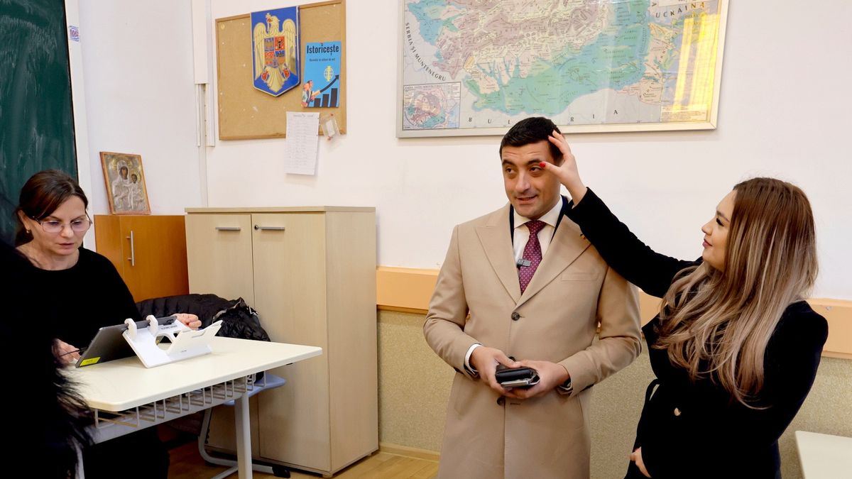 Z badania exit poll wynika, że do drugiej tury nie wchodzi George Simion, lider radykalnie prawicowej partii AUR. Przedwyborcze sondaże dawały mu duże szanse na drugie miejsce