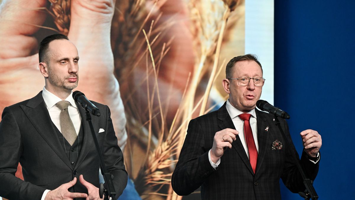 Janusz Kowalski i Robert Telus na konferencji prasowej