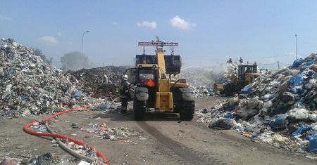 Pożar na terenie sortowni odpadów w Bełżycach [ZDJĘCIA]