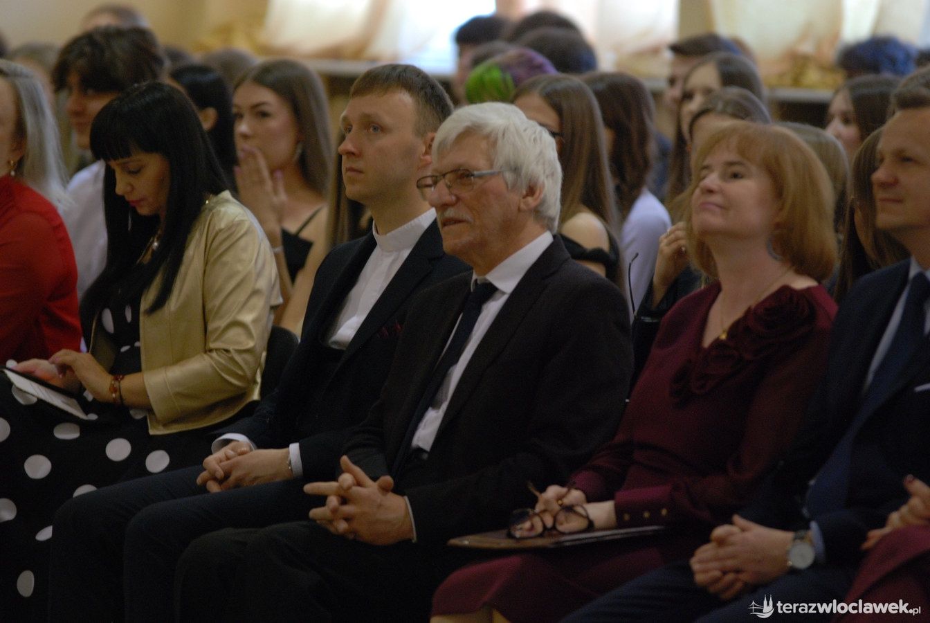 zakończenie roku klas maturalnych w II LO we Włocławku
