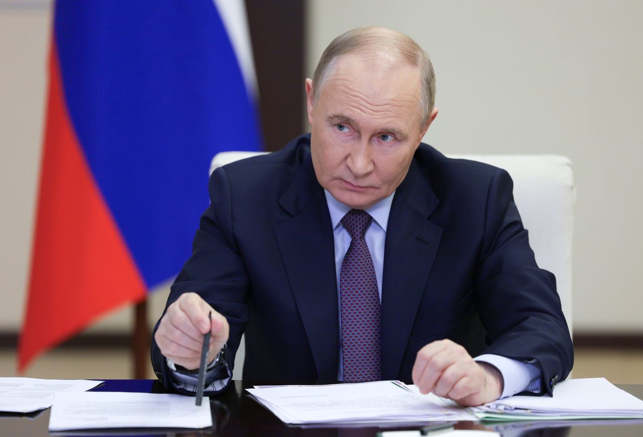 Russia cuts interest rates to 20% amid inflation