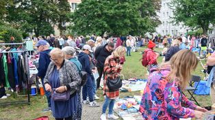 Warszawa: Ostatnia garażówka i znów tłumy na miejscu. Mieszkańcy przyszli szukać wyjątkowych skarbów