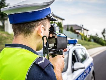 33-latek bez uprawnień wpadł na przekroczeniu prędkości. Obok siedział kolega z prawem jazdy