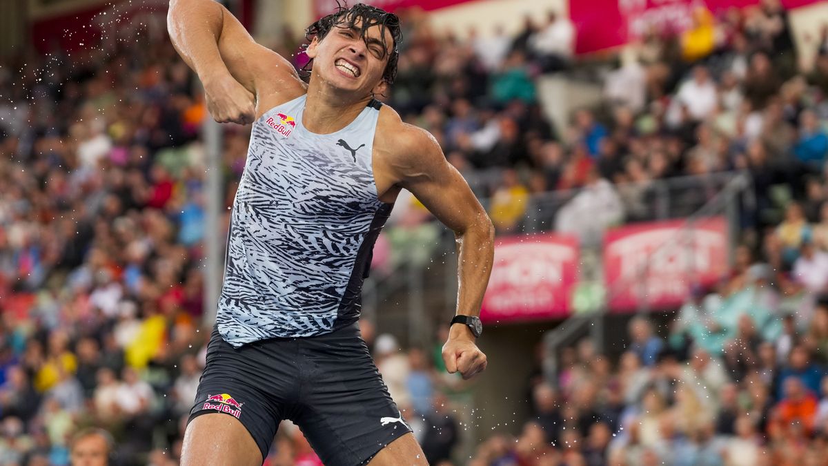 Armand Duplantis from Sweden reacts during the Men's pole vault competition during the Diamond League Bislett Games 2022 in Oslo, Norway, 16 June 2022. EPA/Beate Oma Dahle NORWAY OUT Dostawca: PAP/EPA.
