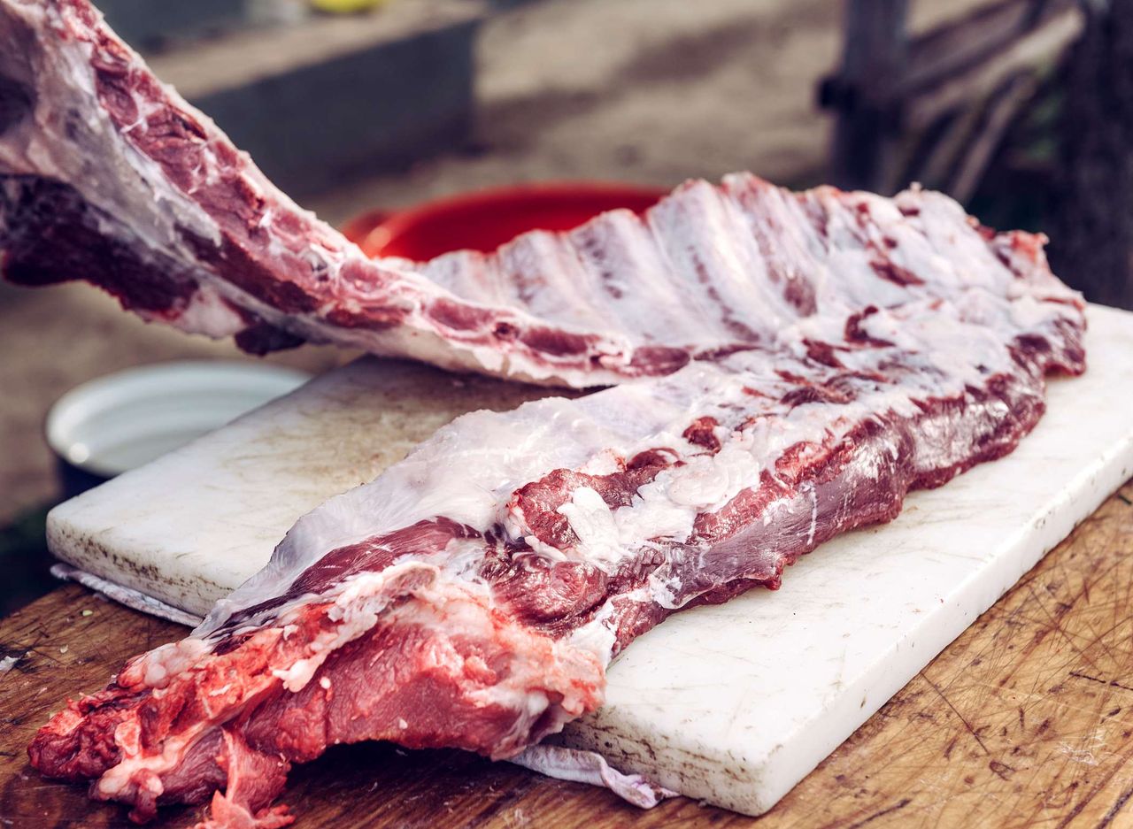 Żeberka z ogniska – klasyka z kociołka