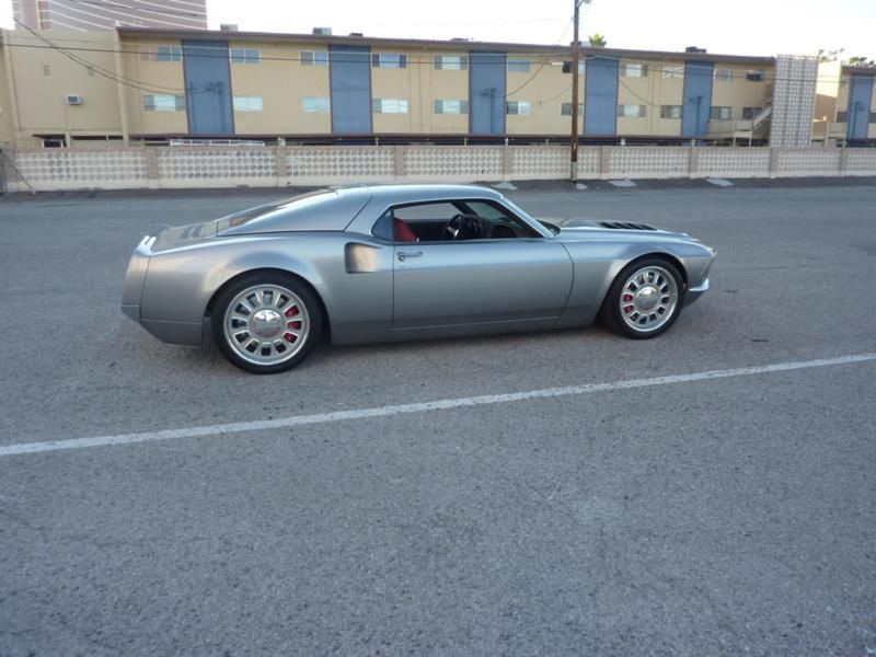 Ford Mustang Mach 40 fot.2