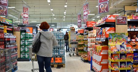 Inflacja uderza, Polacy ograniczają wydatki. Dla wielu to będą znacznie skromniejsze święta