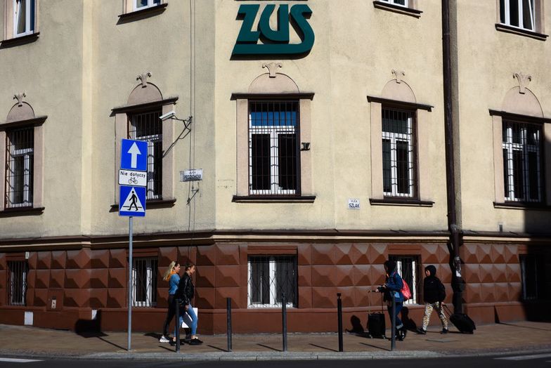 Koronawirus w Polsce. Petenci wejdą do budynków ZUS od 4 maja.