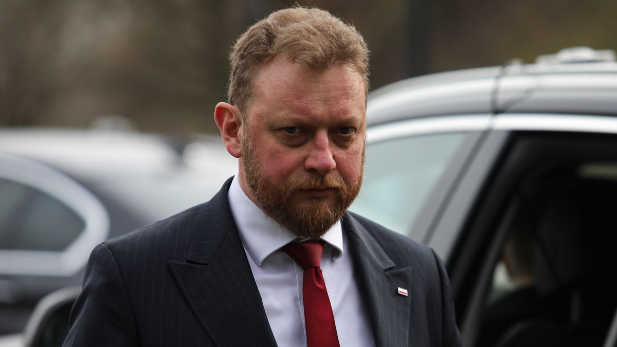 "Jak będzie szczepionka" - tak minister Łukasz Szumowski odpowiedział na pytanie o to, jak długo ma obowiązywać nakaz zasłaniania ust i nosa w przestrzeni publicznej