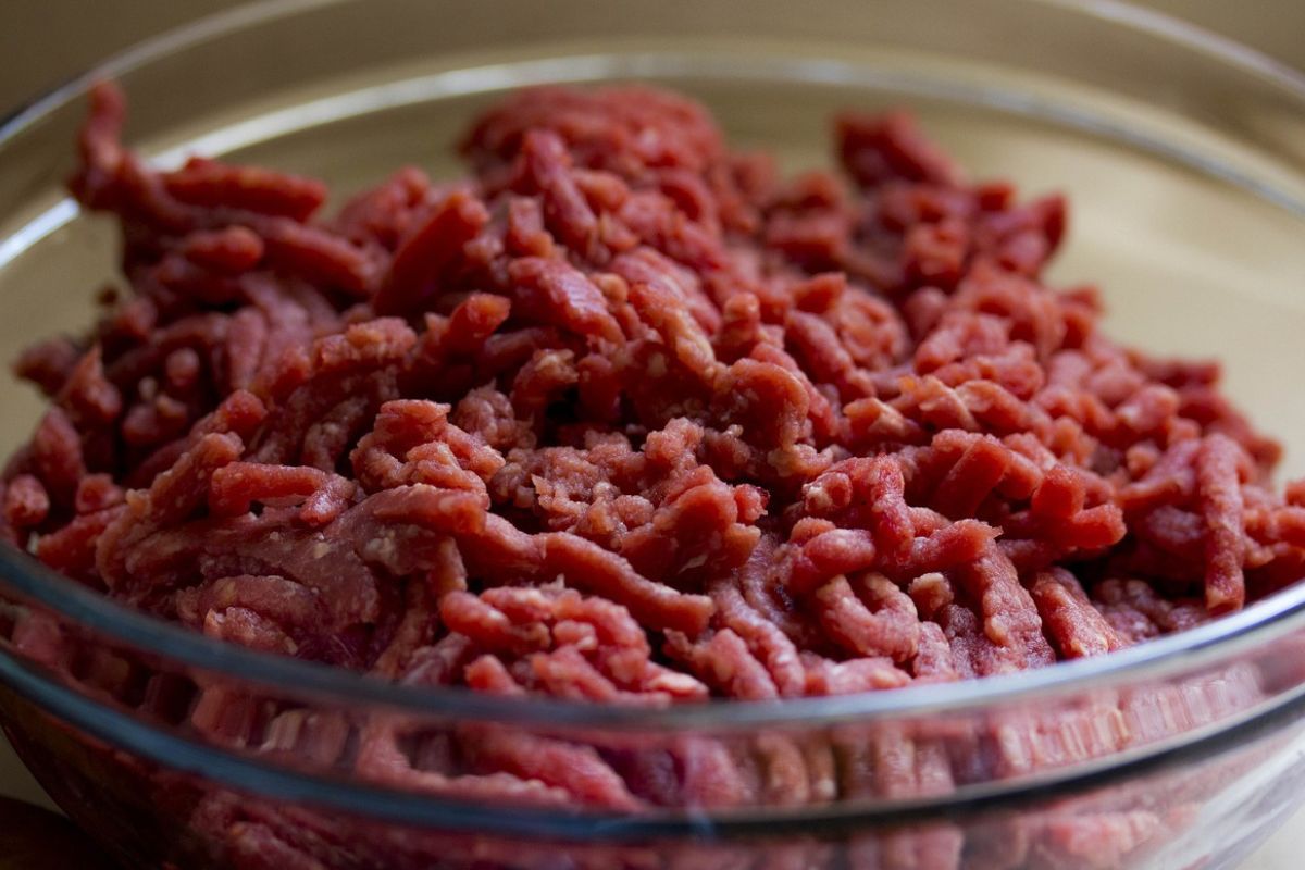 Zszarzałe mięso mielone - czy jest się czego obawiać? 