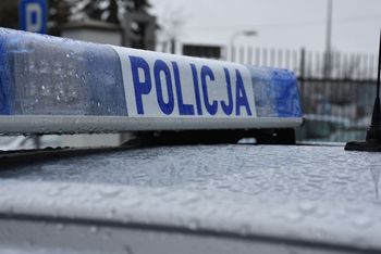 Policjanci w Jarocinie zatrzymali poszukiwanego 25-latka z narkotykami