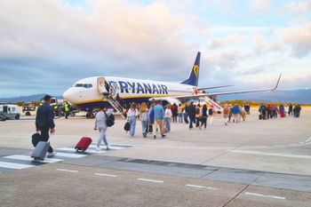 Ryanair wprowadza surowe kary. Tak chce okiełznać niesfornych pasażerów