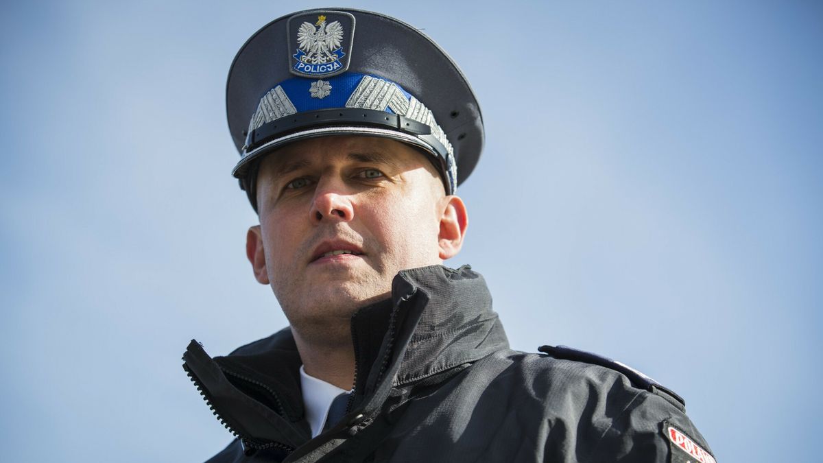 Radiowozy dla policji od m.st. Warszawy
08.10.2015 Warszawa Uroczystosc przekazania nowych radiowoz??w warszawskiej Policji i slubowanie nowych funkcjonariuszy PolicjiN/z Komendant Stoleczny Policji Michal Domaradzkifot. Andrzej Hulimka/REPORTER
Andrzej Hulimka/REPORTER