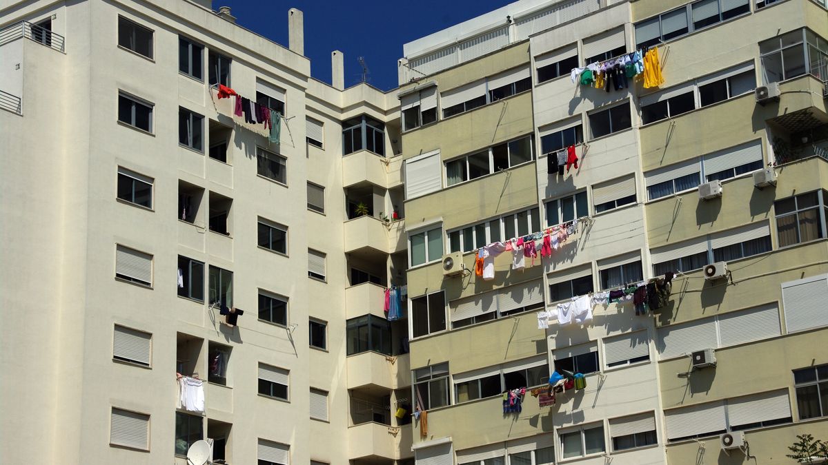 okna, mieszkania, blok, budynek, balkony, balkon, okno, pranie, mieszkanie, zabudowa, miasto, budownictwo, architektura, stolica, lizbona, bloki, osiedle, mieszkaniowe, zbliżenie