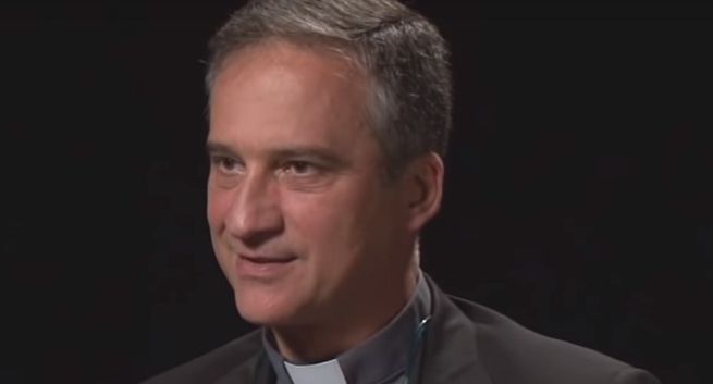 Ks. Dario Vigano zrezygnował z funkcji szefa Sekretariatu ds. Komunikacji w Watykanie po zatajeniu części listu Benedykta XVI