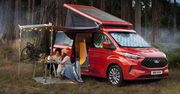 Nowy Ford Transit Custom Nugget gotowy na przygodę. Ma nawet solarny dach