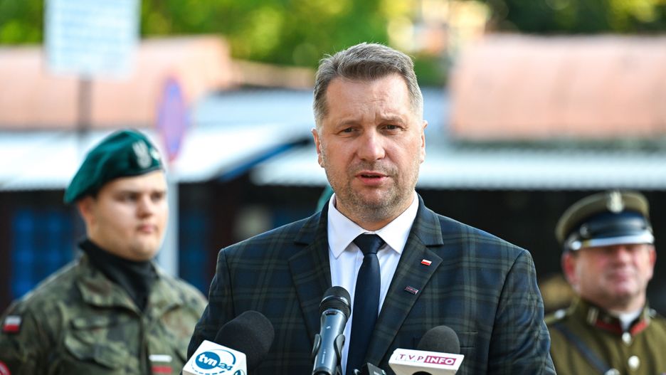 Rzeszów, 28.09.2023. Minister edukacji i nauki Przemysław Czarnek podczas uroczystości odsłonięcia muralu Arkadiusza Andrejkowa - "Błogosławiona Rodzina Ulmów z Markowej", 28 bm.w Rzeszowie. (mr) PAP/Darek Delmanowicz